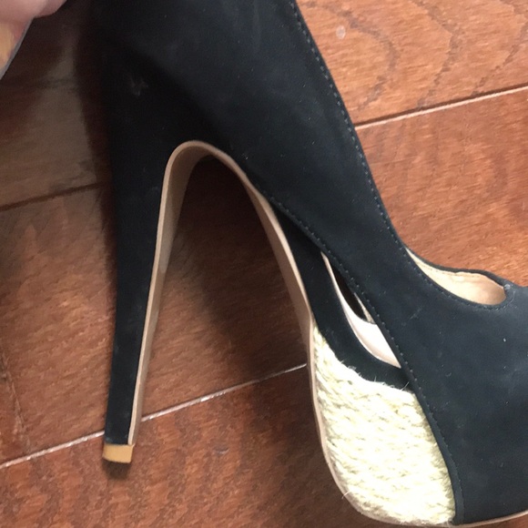 Heels - Picture 4 of 4